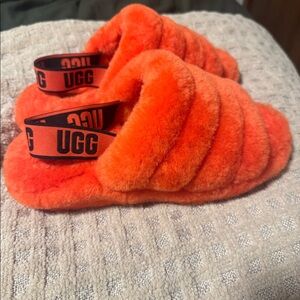 Women’s Ugg fluffy slide orange